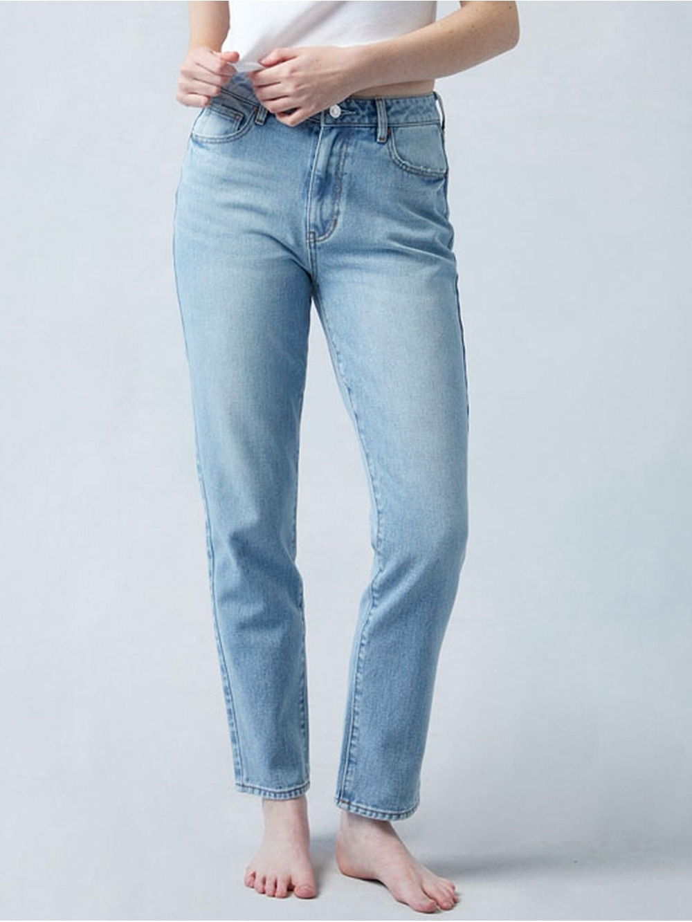 Classic High-Rise Light Blue Women’s Jeans